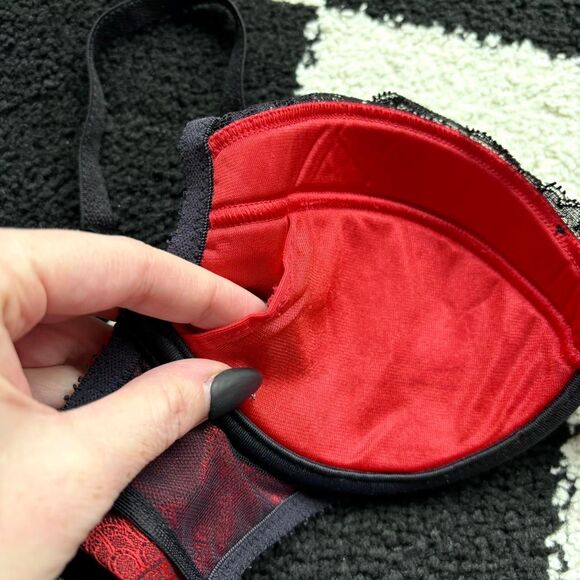 Chantelle Red and Black Lace Bra 32C - Picture 5 of 8